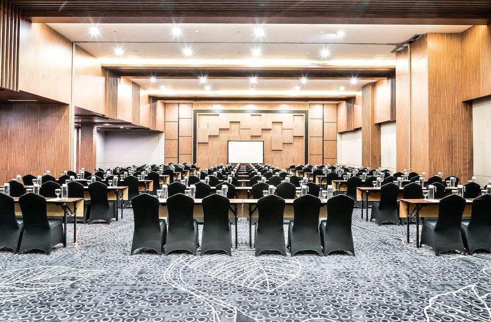 Aston Sidoarjo City Hotel & Conference Center Экстерьер фото