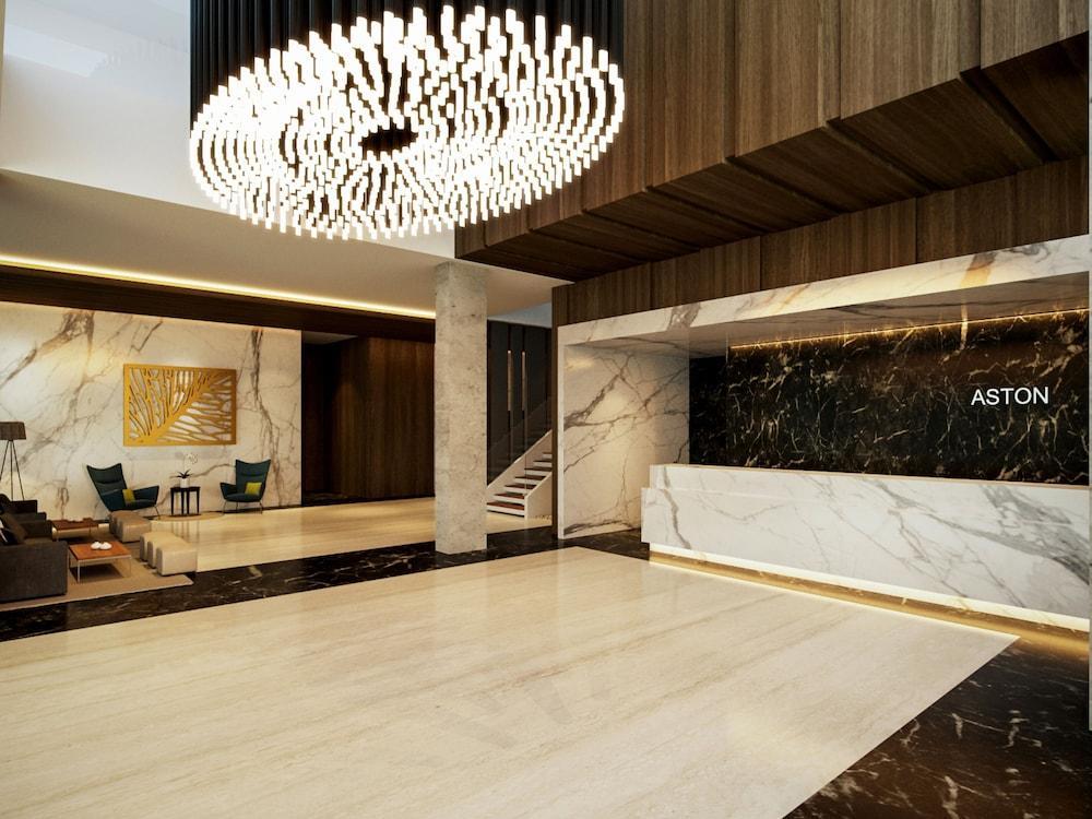 Aston Sidoarjo City Hotel & Conference Center Экстерьер фото