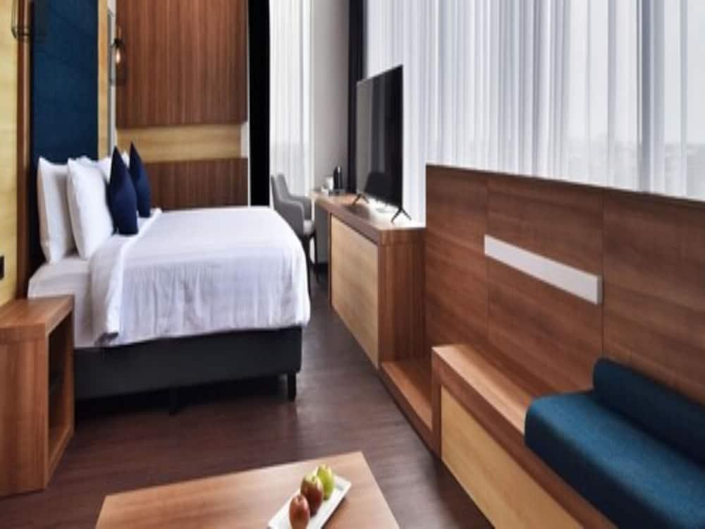 Aston Sidoarjo City Hotel & Conference Center Экстерьер фото
