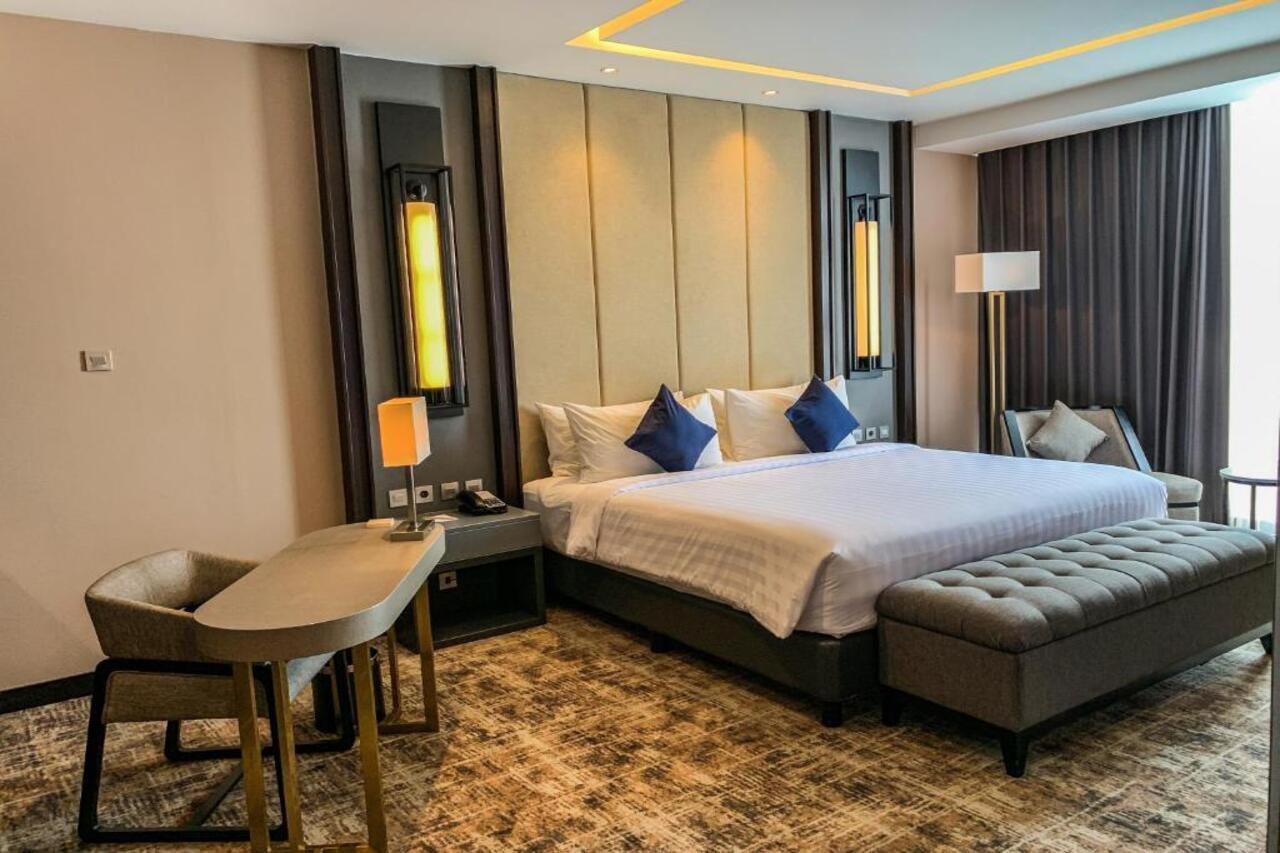 Aston Sidoarjo City Hotel & Conference Center Экстерьер фото